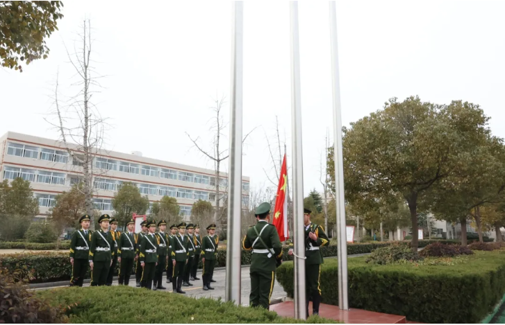 定远英华中学升旗仪式.png
