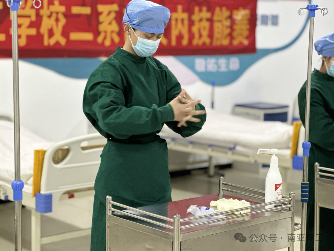 合肥南亚理工技工学校举办穿脱隔离衣技能比赛